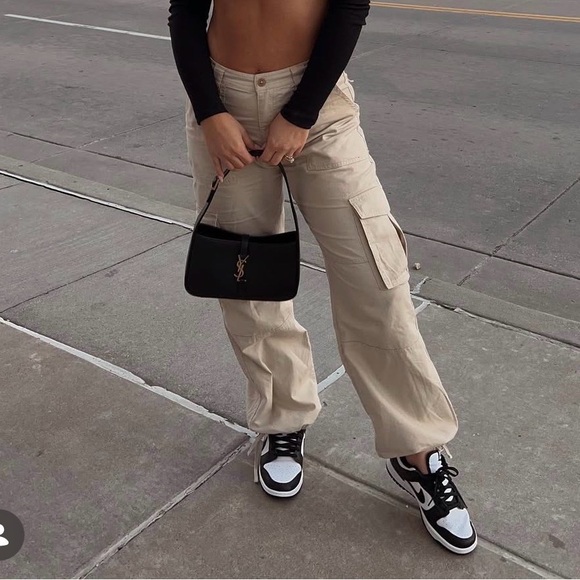 Abercrombie & Fitch Pants - Abercrombie women’s cargo pant
